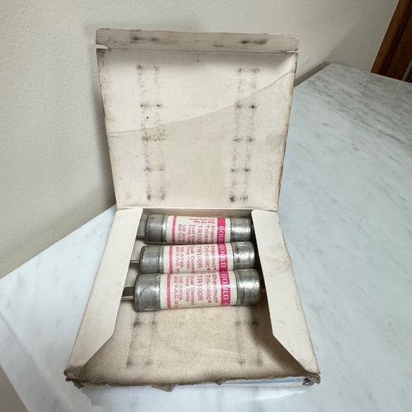 Lot of 3 Gould Shawmut TR100R Tri-onic Dual Element Time Delay Fuse 100A 250VAC - Picture 8 of 12